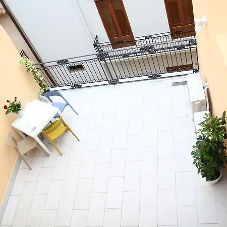 فندق مبيت وإفطار La Meridiana كاستيلاّماري ديل غو