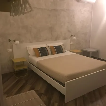 La Meridiana فندق مبيت وإفطار كاستيلاّماري ديل غو