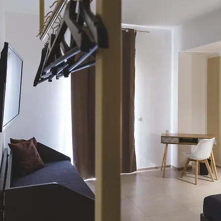 فندق مبيت وإفطار La Meridiana كاستيلاّماري ديل غو